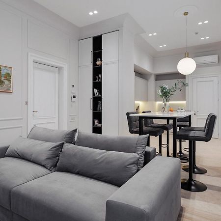 New! Luxury Apartment In The Center Of Odessa Overlooking Deribasovskaya Str. Low Price! ภายนอก รูปภาพ