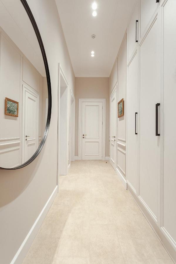 New! Luxury Apartment In The Center Of Odessa Overlooking Deribasovskaya Str. Low Price! ภายนอก รูปภาพ