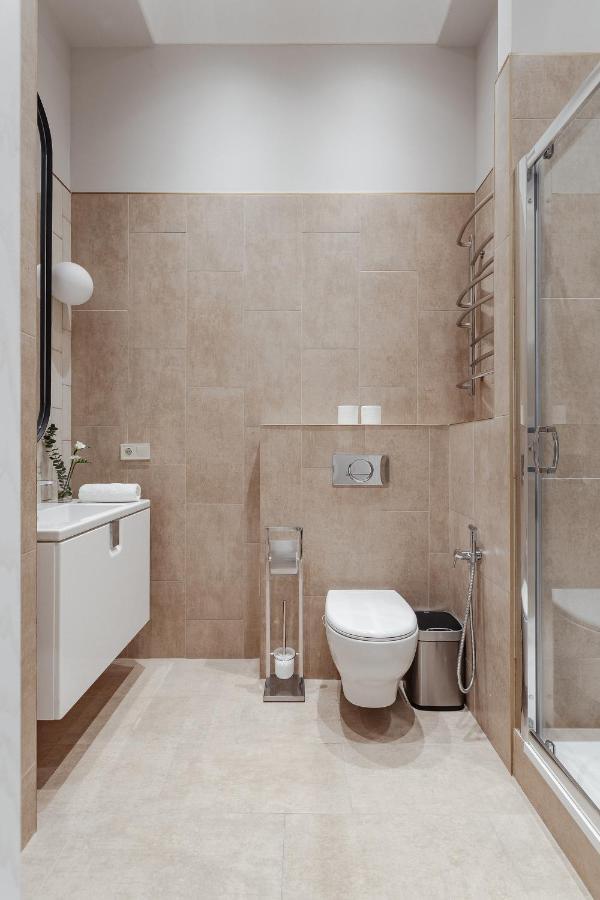 New! Luxury Apartment In The Center Of Odessa Overlooking Deribasovskaya Str. Low Price! ภายนอก รูปภาพ