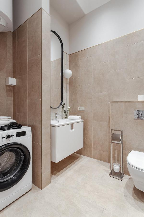 New! Luxury Apartment In The Center Of Odessa Overlooking Deribasovskaya Str. Low Price! ภายนอก รูปภาพ