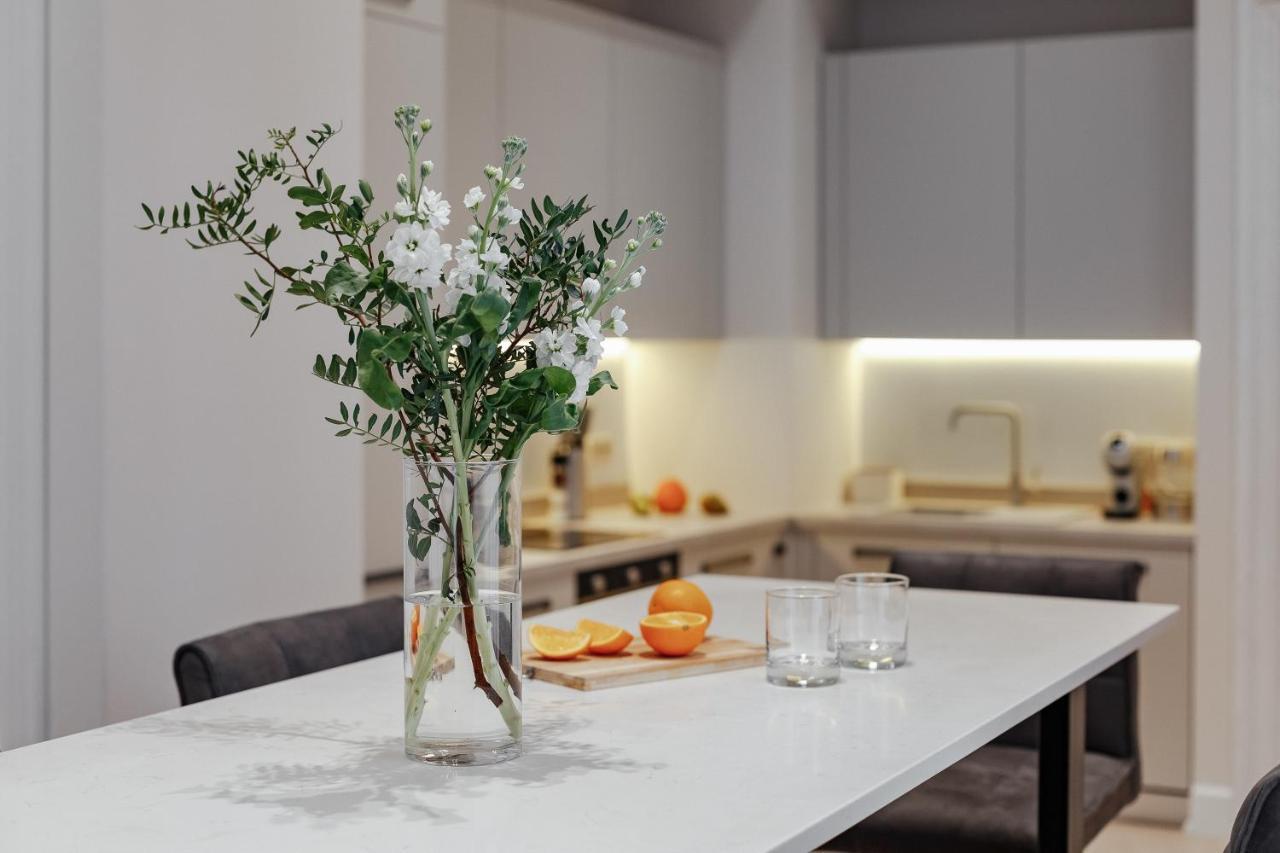 New! Luxury Apartment In The Center Of Odessa Overlooking Deribasovskaya Str. Low Price! ภายนอก รูปภาพ