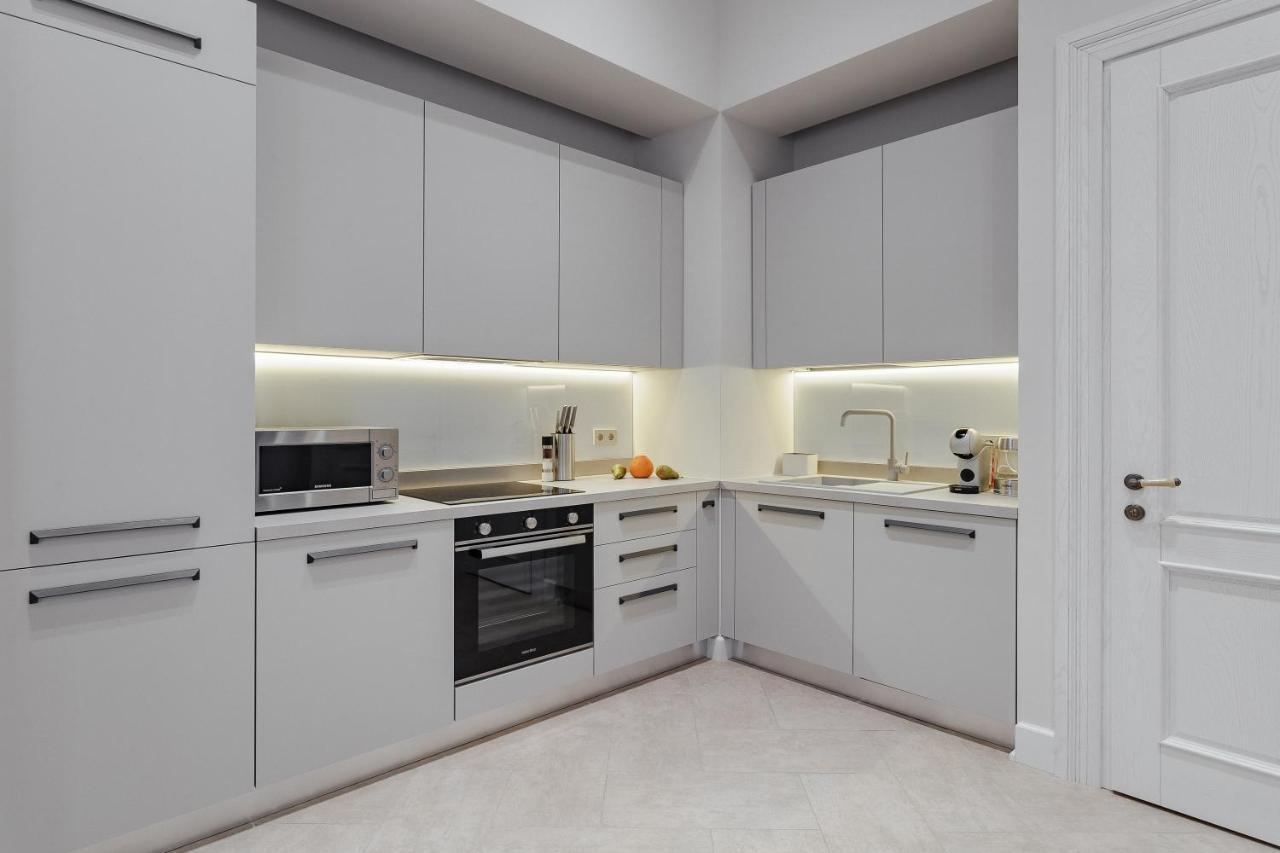 New! Luxury Apartment In The Center Of Odessa Overlooking Deribasovskaya Str. Low Price! ภายนอก รูปภาพ