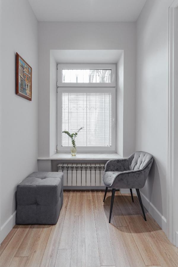 New! Luxury Apartment In The Center Of Odessa Overlooking Deribasovskaya Str. Low Price! ภายนอก รูปภาพ