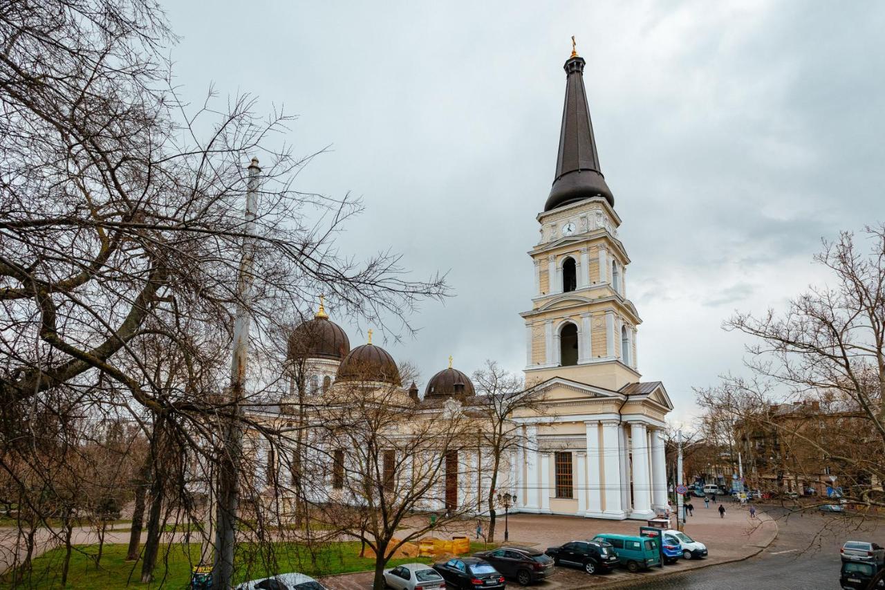 New! Luxury Apartment In The Center Of Odessa Overlooking Deribasovskaya Str. Low Price! ภายนอก รูปภาพ