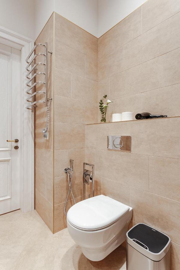 New! Luxury Apartment In The Center Of Odessa Overlooking Deribasovskaya Str. Low Price! ภายนอก รูปภาพ
