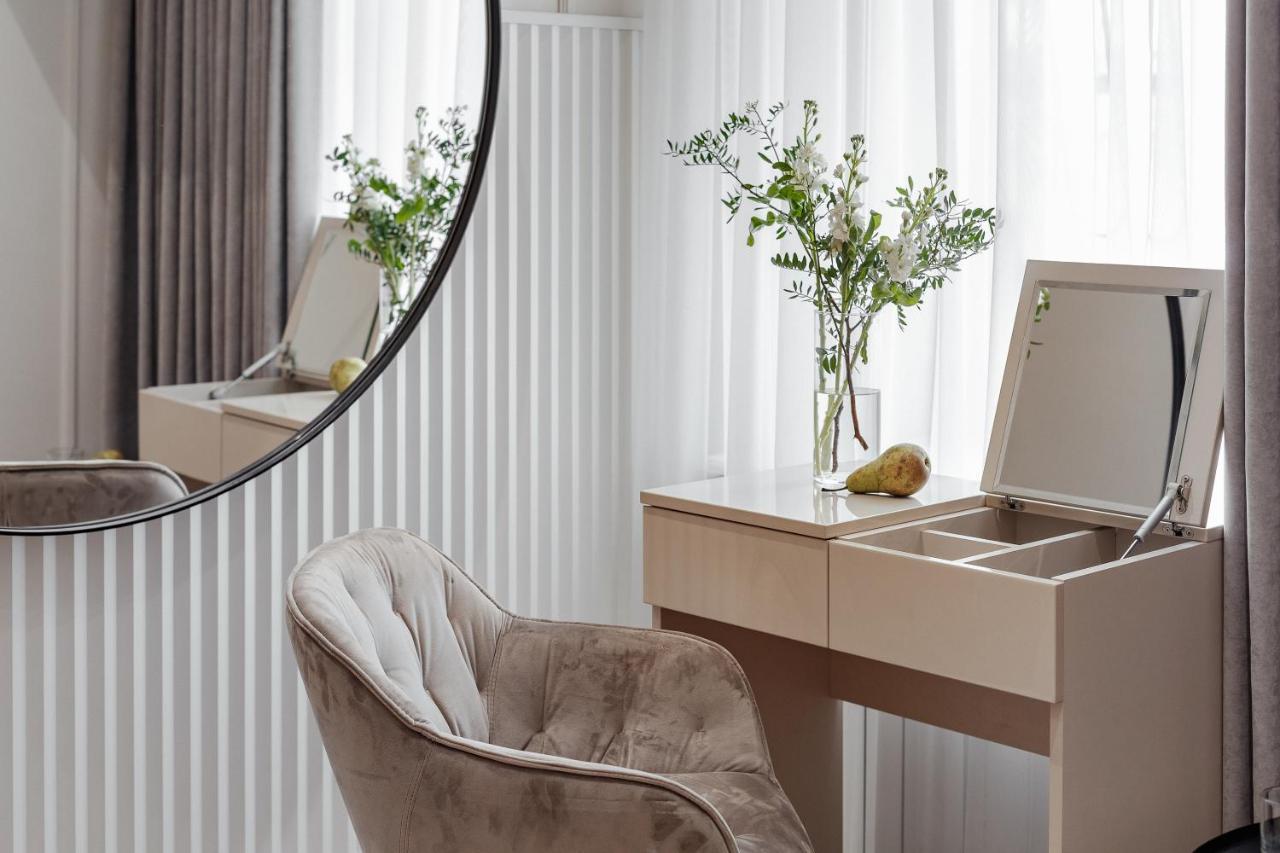 New! Luxury Apartment In The Center Of Odessa Overlooking Deribasovskaya Str. Low Price! ภายนอก รูปภาพ
