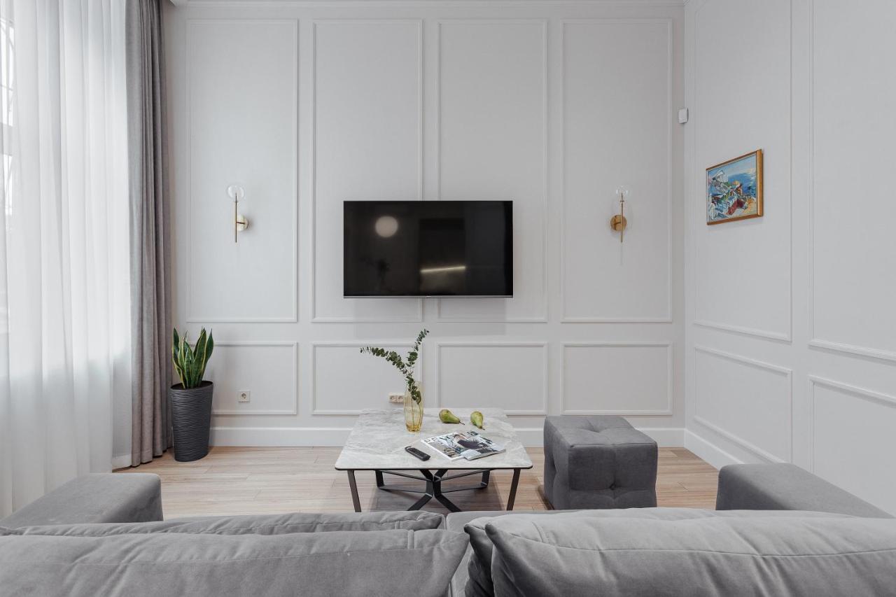 New! Luxury Apartment In The Center Of Odessa Overlooking Deribasovskaya Str. Low Price! ภายนอก รูปภาพ
