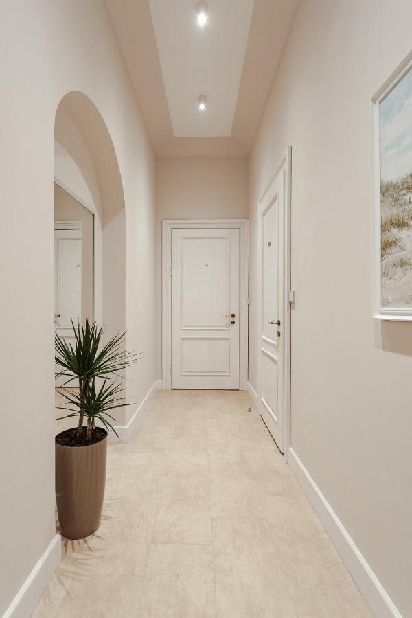 New! Luxury Apartment In The Center Of Odessa Overlooking Deribasovskaya Str. Low Price! ภายนอก รูปภาพ