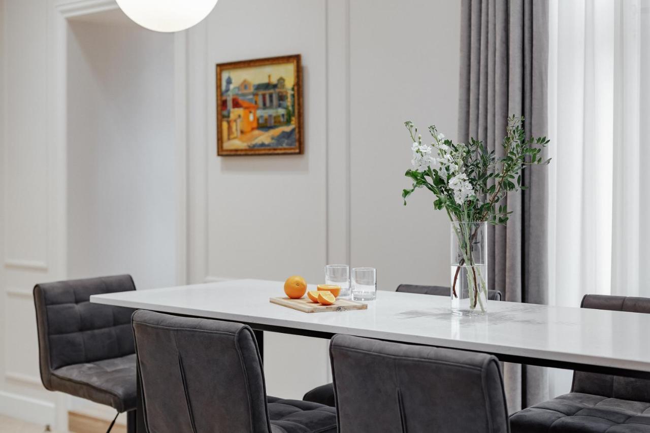New! Luxury Apartment In The Center Of Odessa Overlooking Deribasovskaya Str. Low Price! ภายนอก รูปภาพ